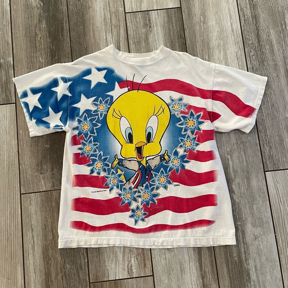 Vintage 90’s Looney Toons Tweety America Tee